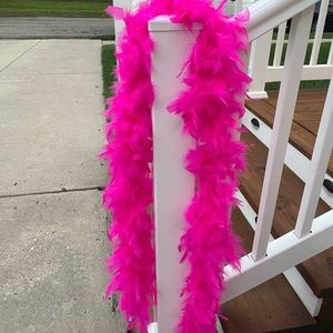 New Hot pink feather boa!